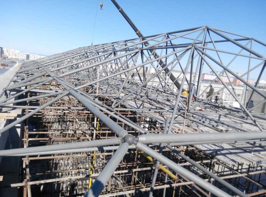 东方商贸城屋顶网架工程